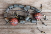 Шаманское ожерелье и браслет из кедра фото в интернет-магазине эко товаров из Горного Алтая