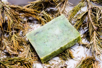 Натуральное мыло на травах Горного Алтая "Хвойное (кедр, пихта, сосна)" витаминизированное, заживляющее